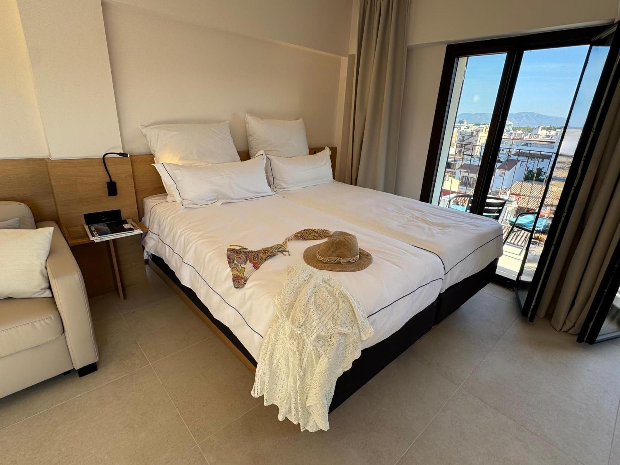 Penthouse Panoramic View Partial Sea View