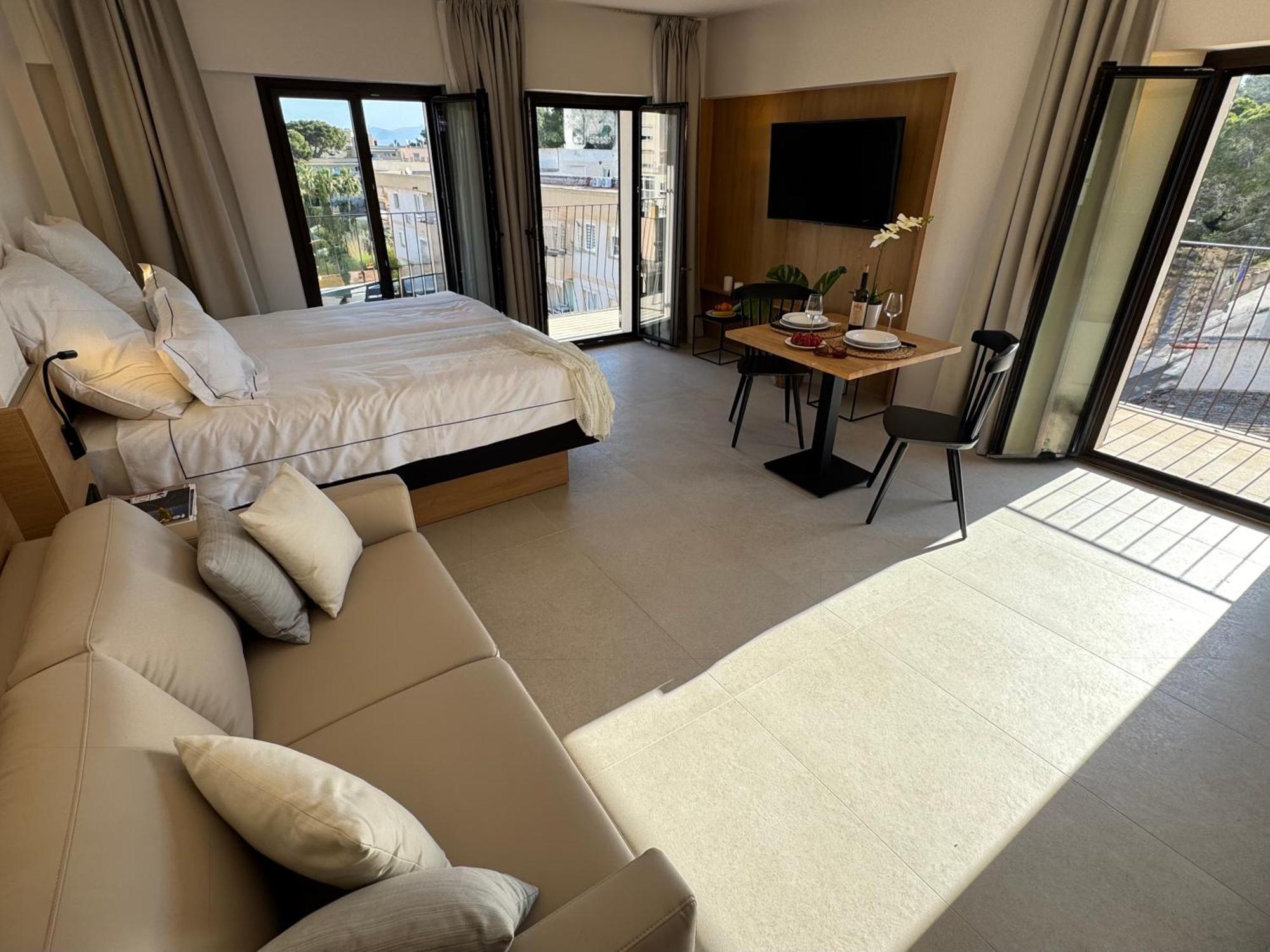 Penthouse Panoramic View Partial Sea View