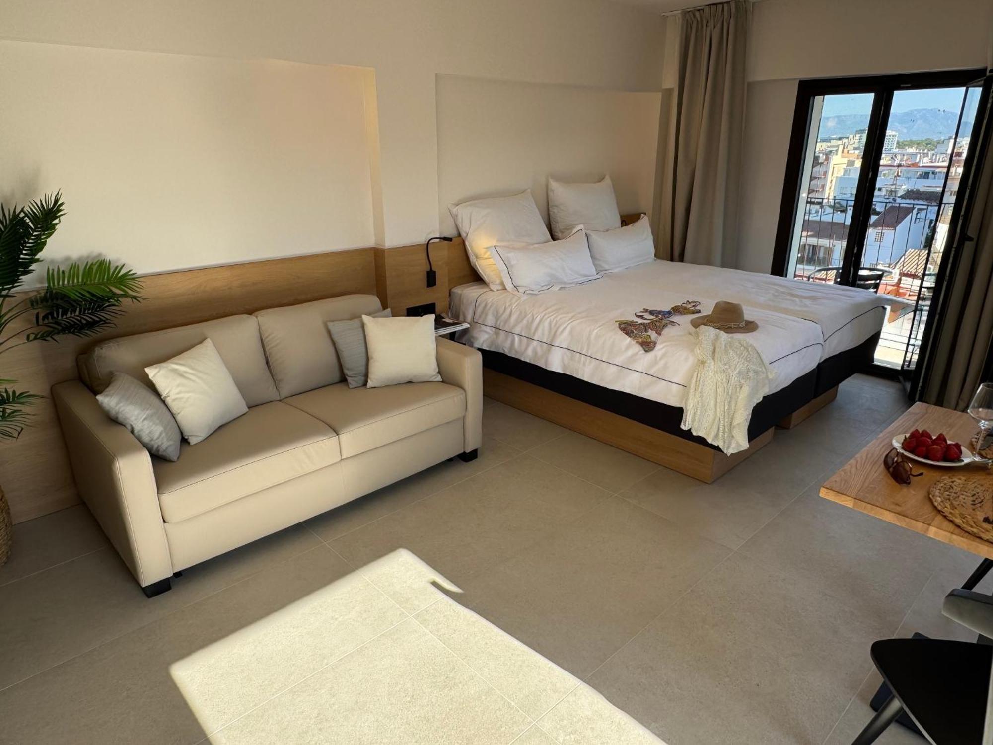 Penthouse Panoramic View Partial Sea View